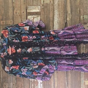 🌺 Signature Studio Boho Floral Kimono – Size 2X
✨ EUC • PtP 27” EUC
